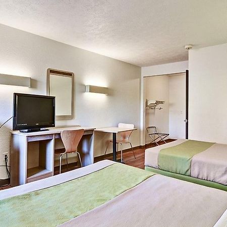Moon Township Economy Inn Pittsburgh Airport מראה חיצוני תמונה