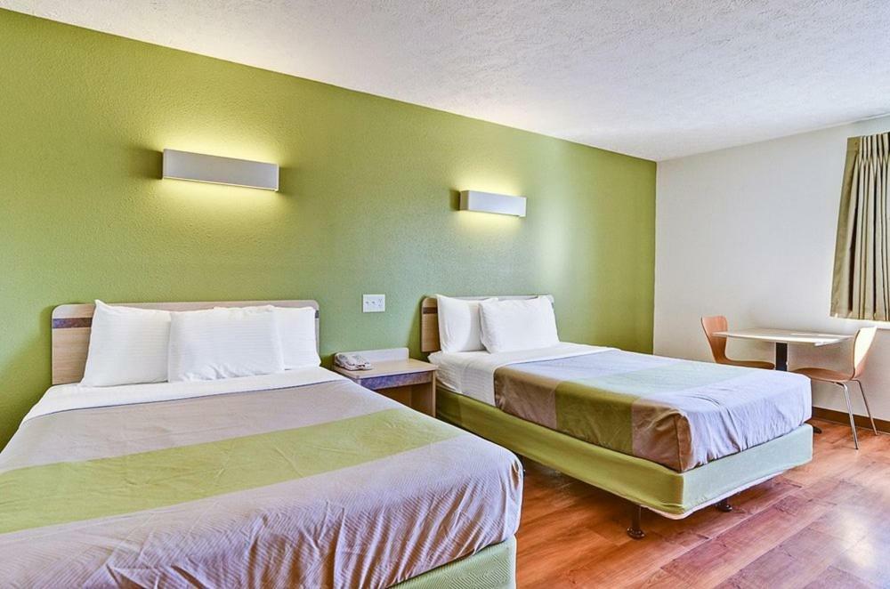 Moon Township Economy Inn Pittsburgh Airport מראה חיצוני תמונה