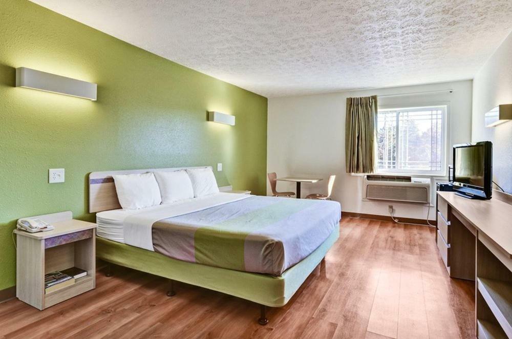 Moon Township Economy Inn Pittsburgh Airport מראה חיצוני תמונה