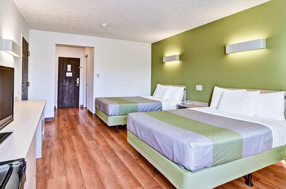 Moon Township Economy Inn Pittsburgh Airport מראה חיצוני תמונה
