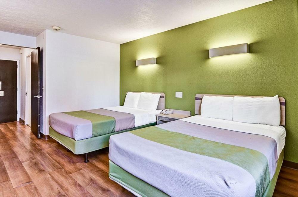 Moon Township Economy Inn Pittsburgh Airport מראה חיצוני תמונה