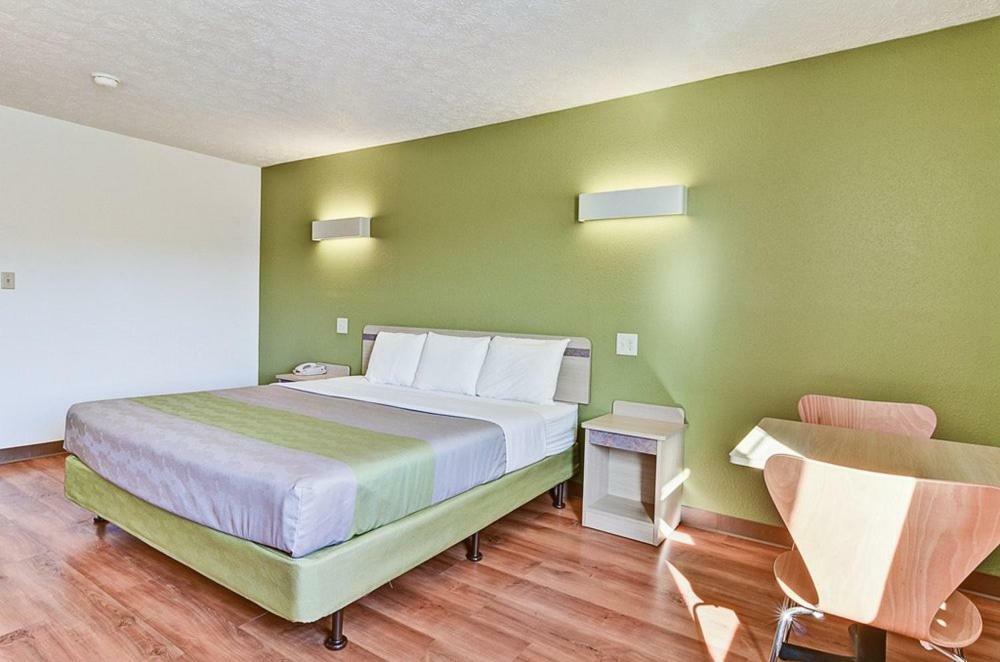 Moon Township Economy Inn Pittsburgh Airport מראה חיצוני תמונה
