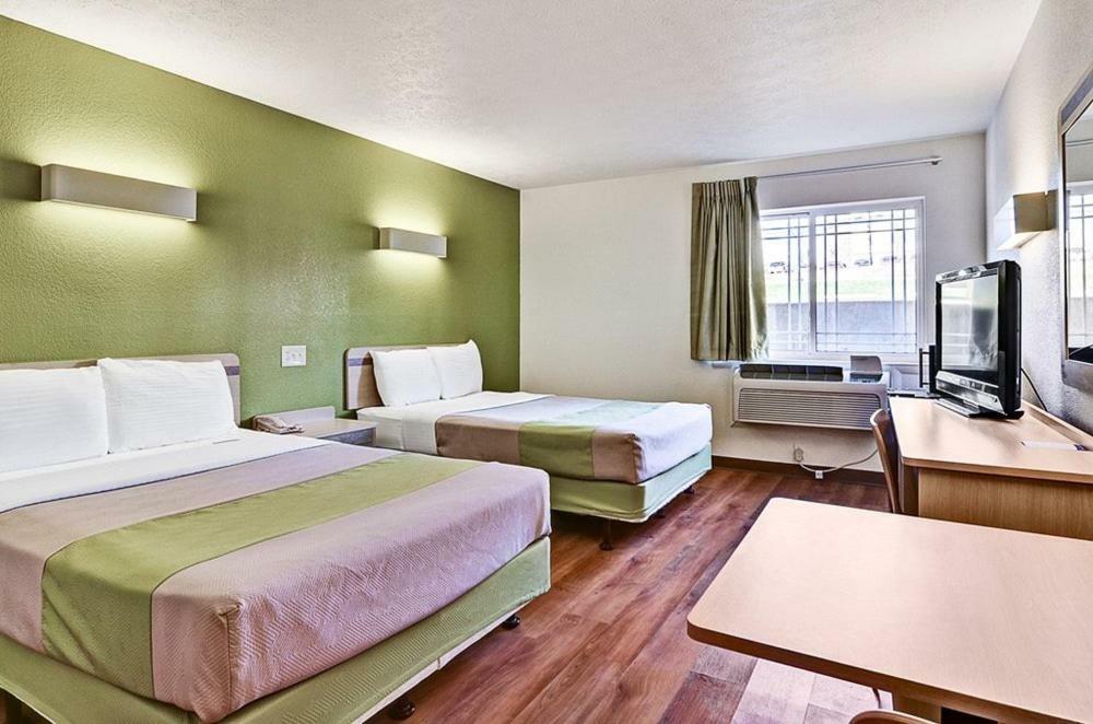 Moon Township Economy Inn Pittsburgh Airport מראה חיצוני תמונה